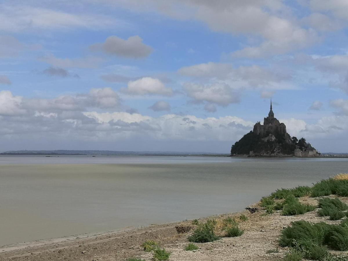 Chambres D'Hotes Ferme De La Baie Roz sur Couesnon Bagian luar foto