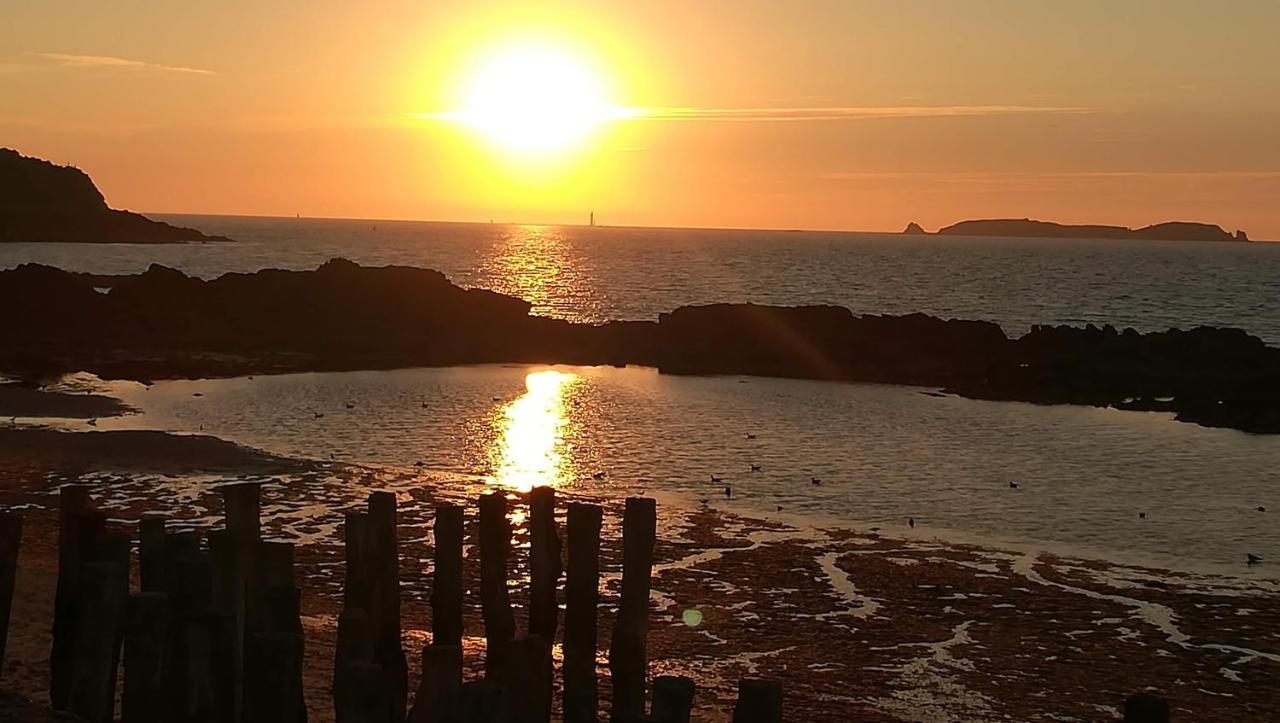 Chambres D'Hotes Ferme De La Baie Roz sur Couesnon Bagian luar foto